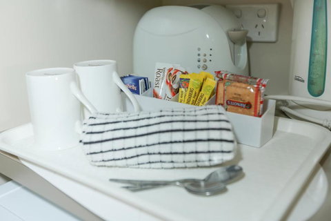 Amber Lodge Motel - Queensland Tourism 3