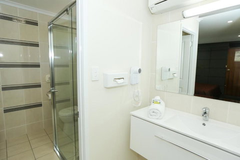Amber Lodge Motel - Queensland Tourism 4