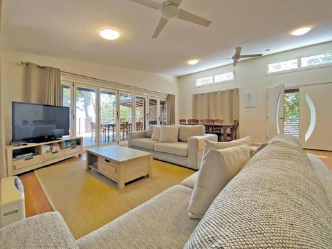 AMITY SEASIDE - Queensland Tourism 3