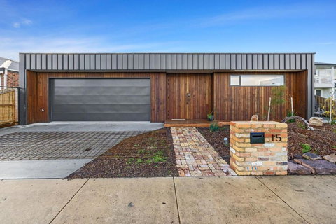 Amongst The Tea Trees - Queensland Tourism 1