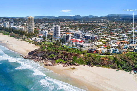 An Oasis By The Beach With Ocean Views Daybed BBQ - Queensland Tourism 3