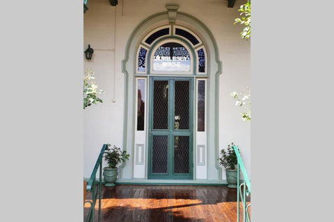 Anglesey House Iconic Forbes CBD Heritage Home - Queensland Tourism 0