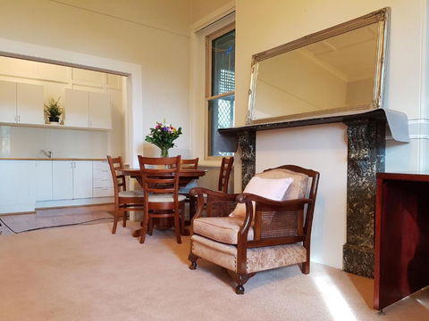 Anglesey House Iconic Forbes CBD Heritage Home - Queensland Tourism 2