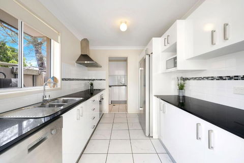 Annvilla - Two Bedroom Townhouse In Huskisson - Queensland Tourism 3