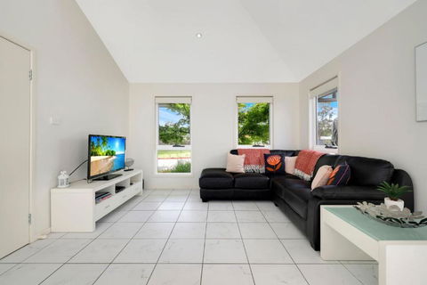 Annvilla - Two Bedroom Townhouse In Huskisson - Queensland Tourism 4
