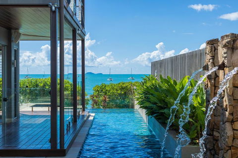 Anusara - Airlie Beach - Queensland Tourism 2