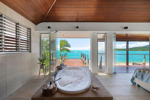 Anusara - Airlie Beach - Queensland Tourism 0