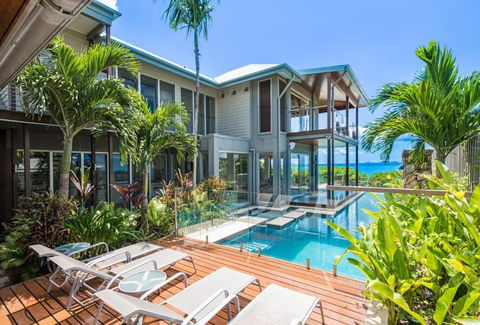 Anusara - Airlie Beach - Queensland Tourism 1