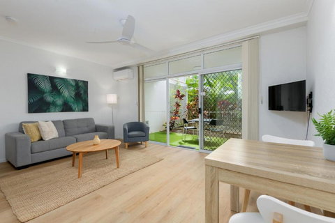 Apartment 4 At Palm Villas - Queensland Tourism 0