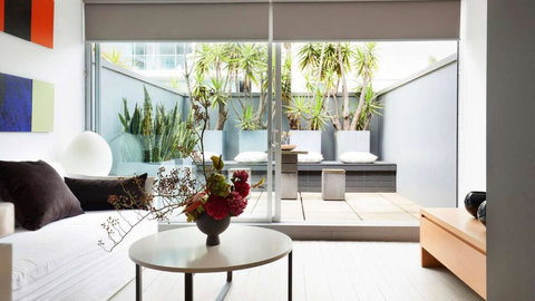 Apartment One - Queensland Tourism 0