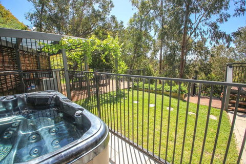 Apex Villa - Queensland Tourism 0