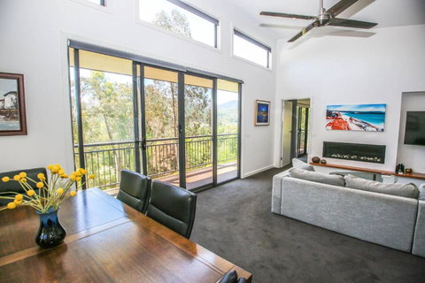 Apex Villa - Queensland Tourism 3