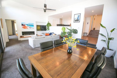 Apex Villa - Queensland Tourism 4