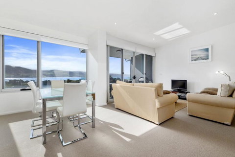 Apollo Blue 11 - Queensland Tourism 1