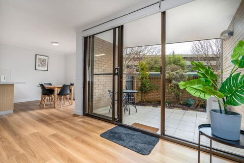 Apt In Kingston - 10min To Lake Burley Griffin - Queensland Tourism 4
