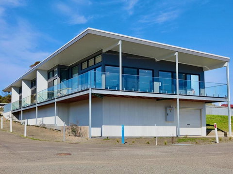 Apt02-The SS James Comrie - Queensland Tourism 1