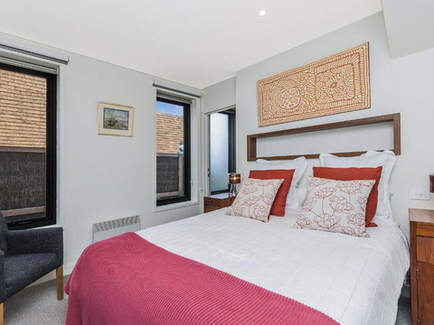 Aqua Mist Seascape - Queensland Tourism 3