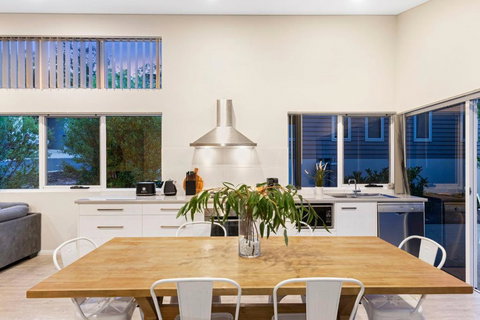 Aqua21 @ Cape Villas Dunsborough - Queensland Tourism 4