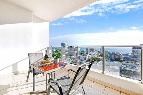 Arafura Suites - Dual-Studio Resort-style Getaway - Queensland Tourism 2