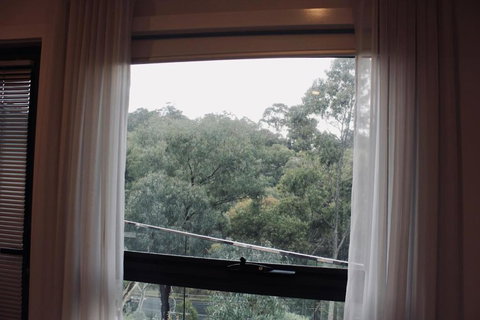 Architectural Crisp & Convenient Location - Queensland Tourism 1