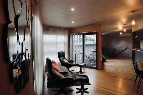 Architectural Crisp & Convenient Location - Queensland Tourism 2