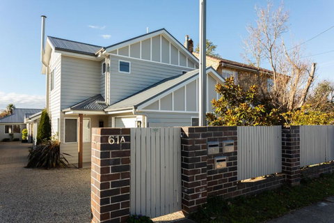 Armidale Cottage - House 1 - Queensland Tourism 1