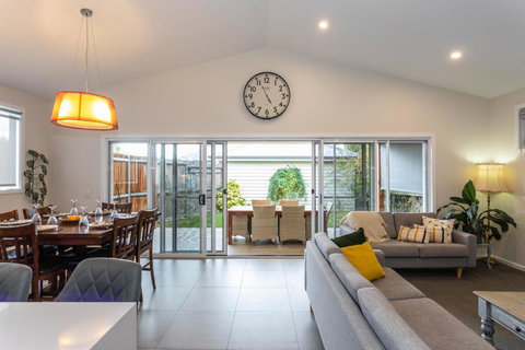 Armidale Cottage - House 1 - Queensland Tourism 4