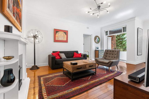 Art-Deco Gem In Midlothian Opposite Beach - Queensland Tourism 1