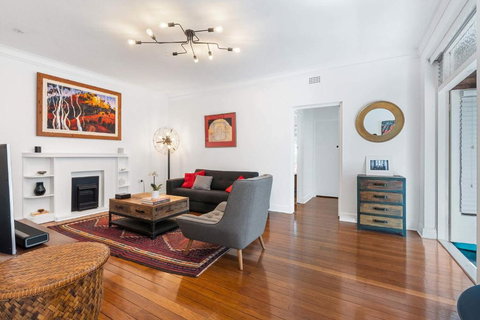 Art-Deco Gem In Midlothian Opposite Beach - Queensland Tourism 2