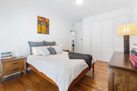 Art-Deco Gem In Midlothian Opposite Beach - Queensland Tourism 3