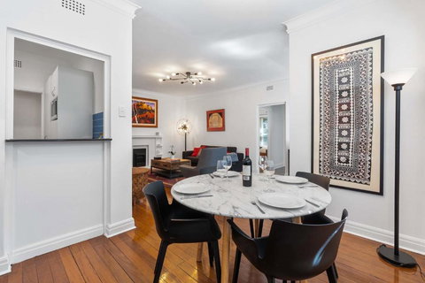 Art-Deco Gem In Midlothian Opposite Beach - Queensland Tourism 4