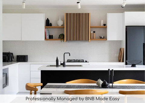 Artful Abode - Duntryleague, Vibrant Decor - Queensland Tourism 0