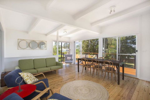 Arthurs Mollymook - Queensland Tourism 2