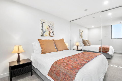 Artistic Urban Getaway Just Off Smith Street! - Queensland Tourism 2