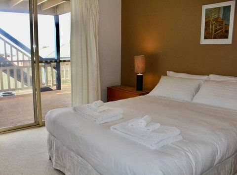 Ashani - My House Is Your House. - Queensland Tourism 1