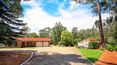 At Holiday House - Queensland Tourism 0