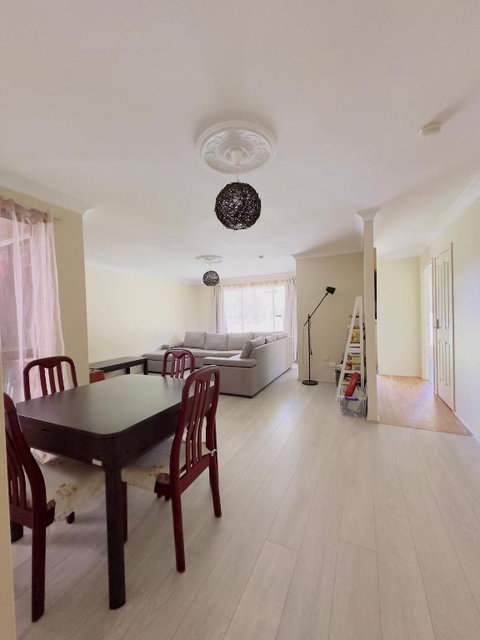 At Holiday House - Queensland Tourism 2