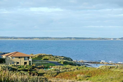 Augusta Beachfront - Watch The Whales Go By - Queensland Tourism 0