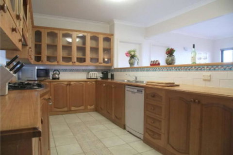 Augusta Beachfront - Watch The Whales Go By - Queensland Tourism 2