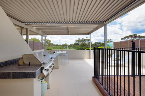 Aura 10 Shoal Bay - Queensland Tourism 3