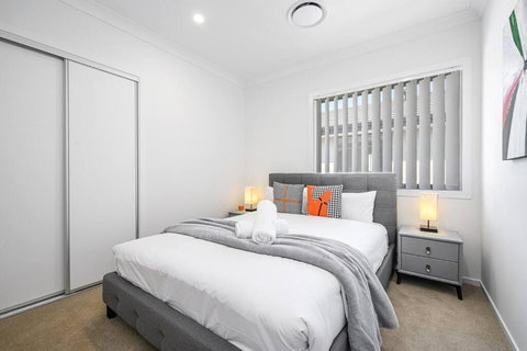 Austral Mordern House 10ppl - Queensland Tourism 4