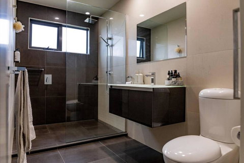 Ava - Luxe Oceanfront Beach House - Queensland Tourism 4