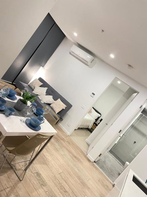 Avant - Queensland Tourism 2