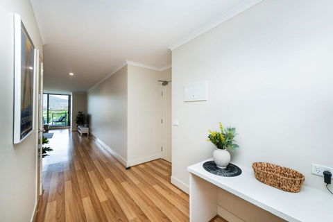 Avenue 16 - Queensland Tourism 2