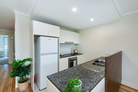 Avenue 16 - Queensland Tourism 3