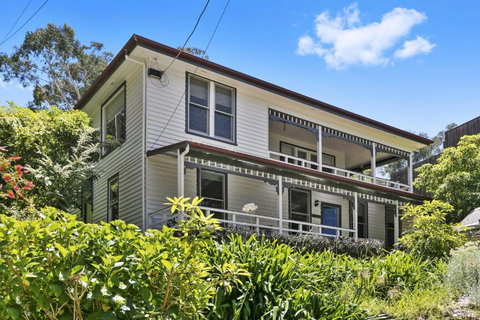 Avirgonia - Queensland Tourism 0