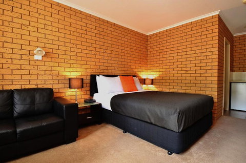 Avondel Motor Inn - Queensland Tourism 3