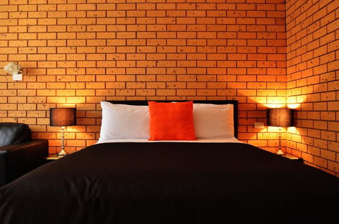 Avondel Motor Inn - Queensland Tourism 4