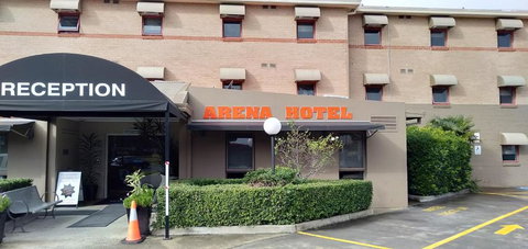 Arena Hotel (formerly Sleep Express Motel) - Queensland Tourism 0