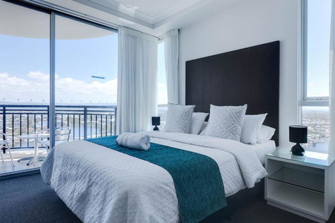 Apartment With Ocean Views - Queensland Tourism 3